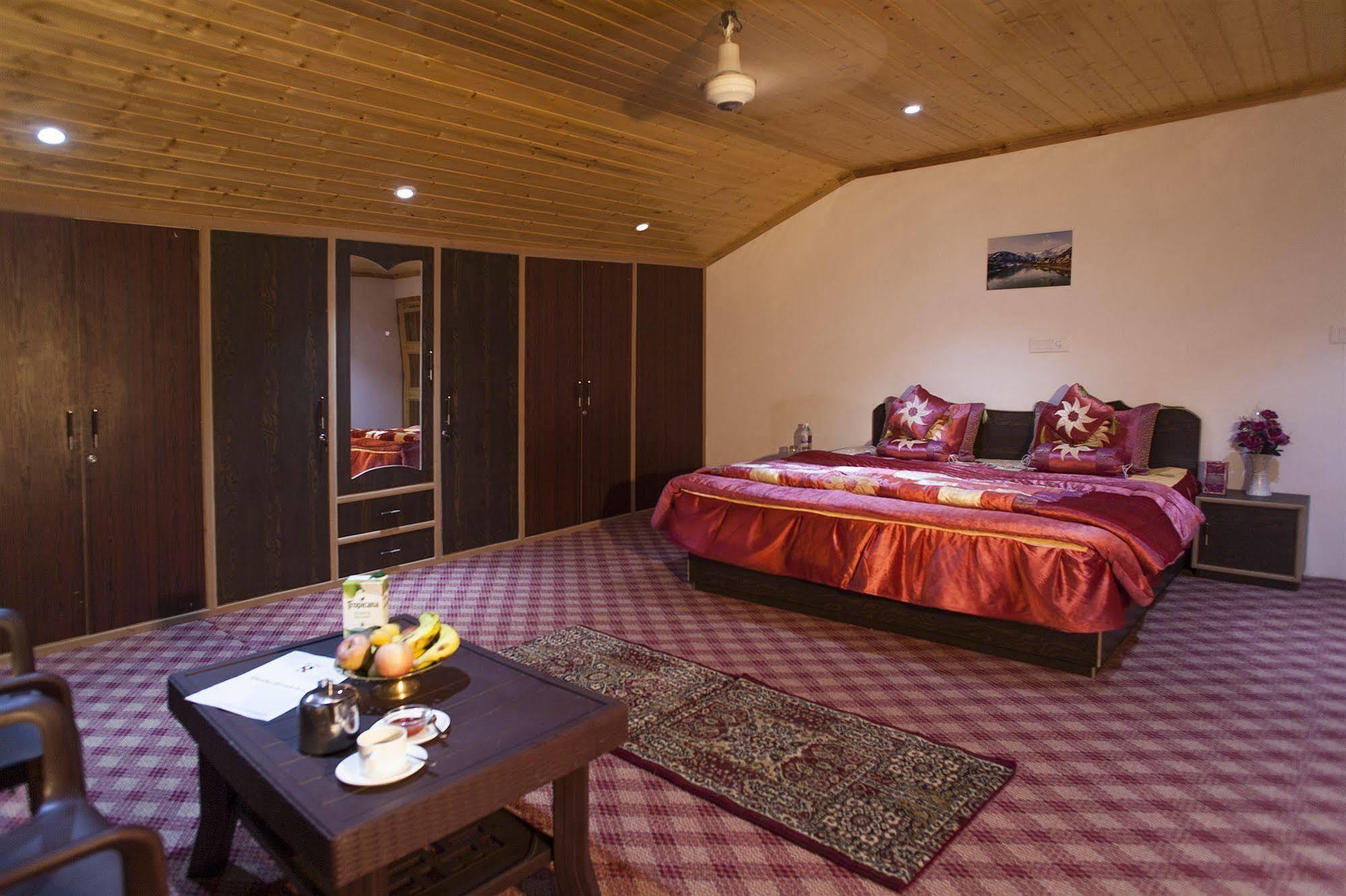 Sheesha Residency Hotel Srīnagar Екстериор снимка